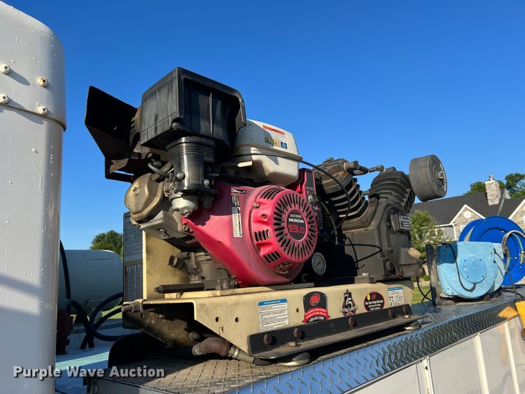 image for item KC9847 1995 Kenworth T300  utility / service truck