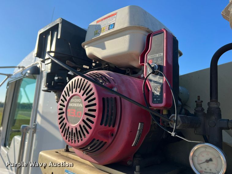 image for item KC9847 1995 Kenworth T300  utility / service truck