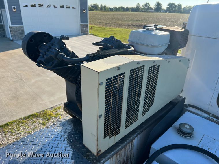 image for item KC9847 1995 Kenworth T300  utility / service truck