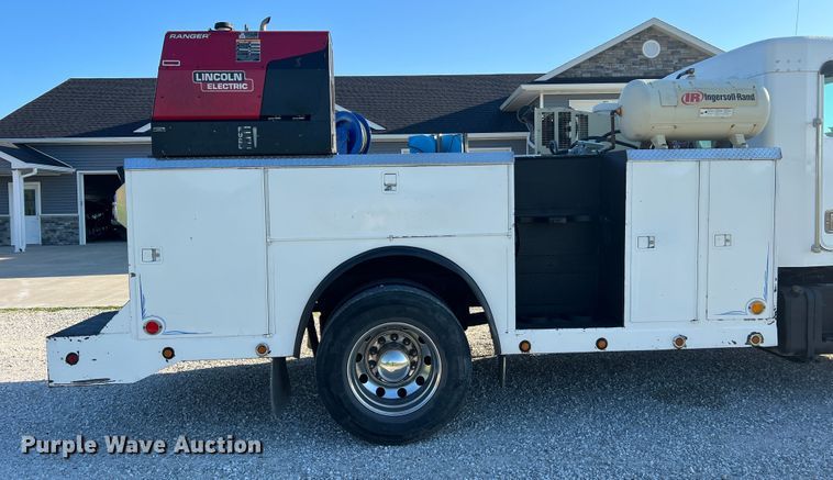 image for item KC9847 1995 Kenworth T300  utility / service truck