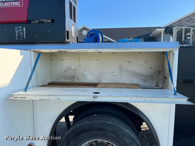 image for item KC9847 1995 Kenworth T300  utility / service truck