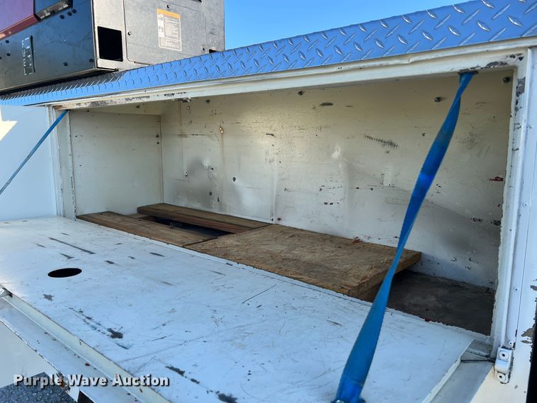 image for item KC9847 1995 Kenworth T300  utility / service truck