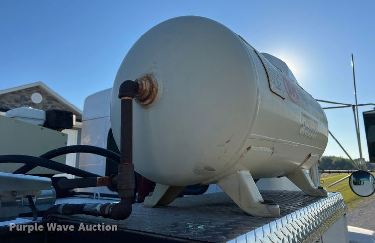 image for item KC9847 1995 Kenworth T300  utility / service truck