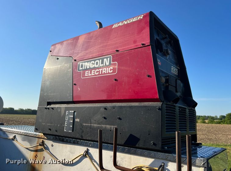 image for item KC9847 1995 Kenworth T300  utility / service truck