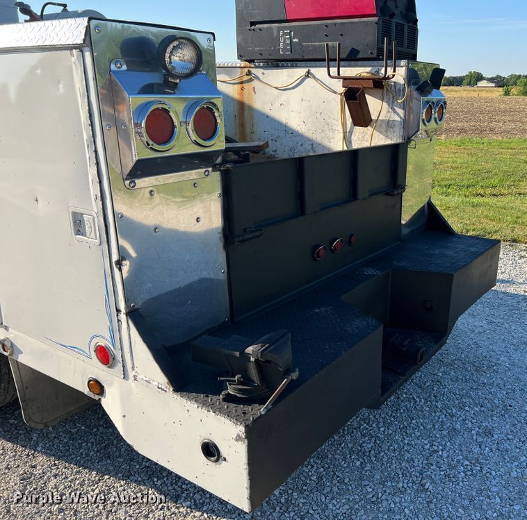 image for item KC9847 1995 Kenworth T300  utility / service truck