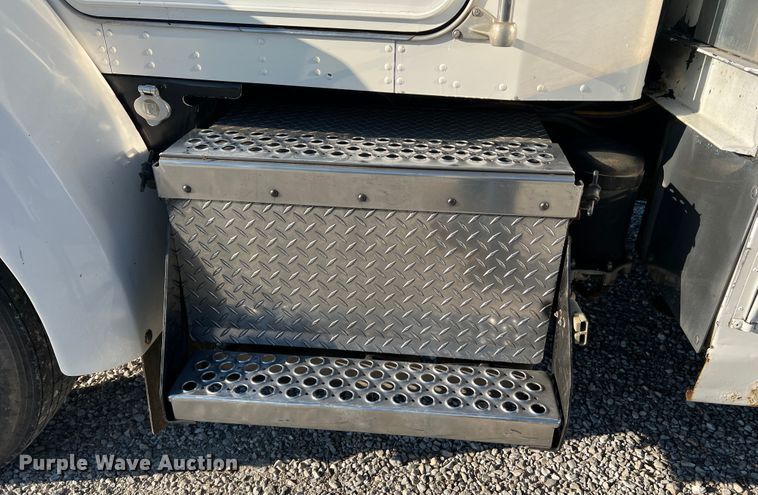 image for item KC9847 1995 Kenworth T300  utility / service truck