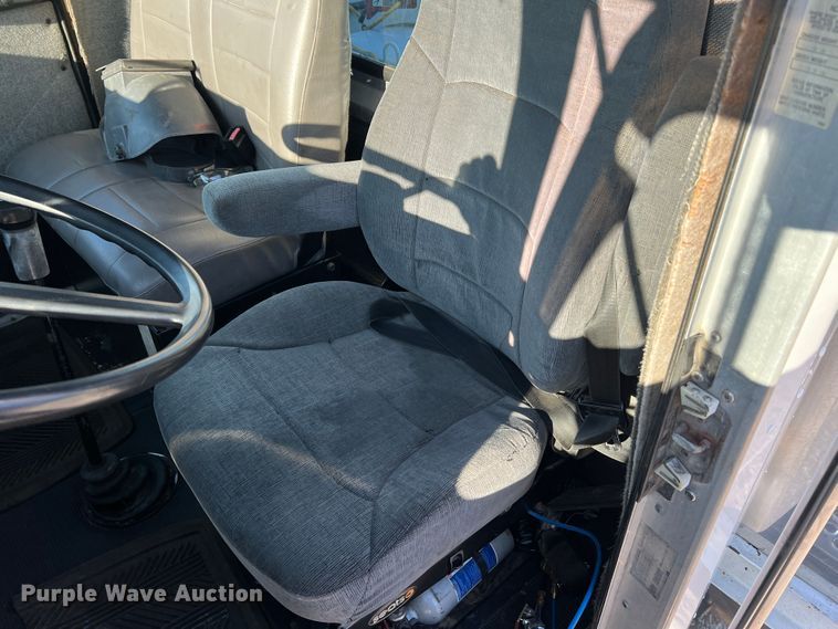 image for item KC9847 1995 Kenworth T300  utility / service truck