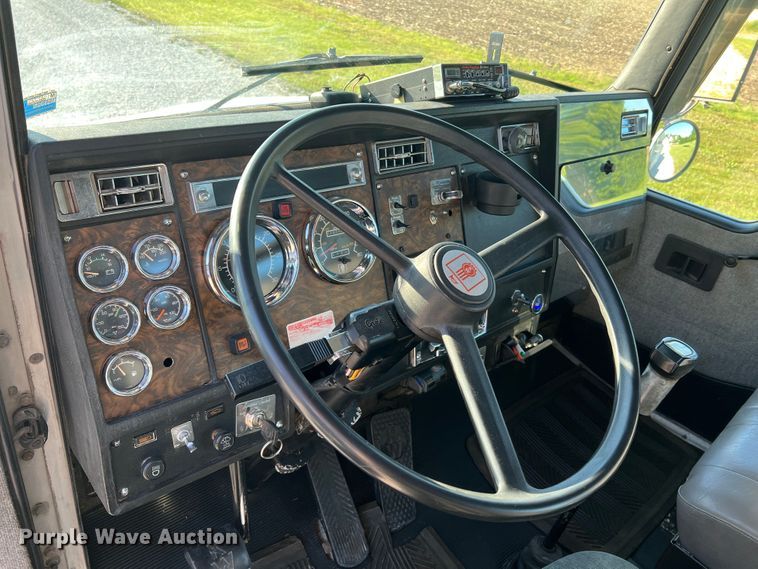 image for item KC9847 1995 Kenworth T300  utility / service truck