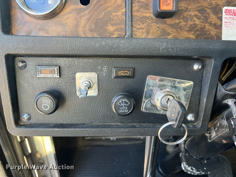 image for item KC9847 1995 Kenworth T300  utility / service truck