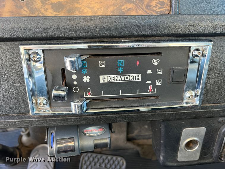 image for item KC9847 1995 Kenworth T300  utility / service truck