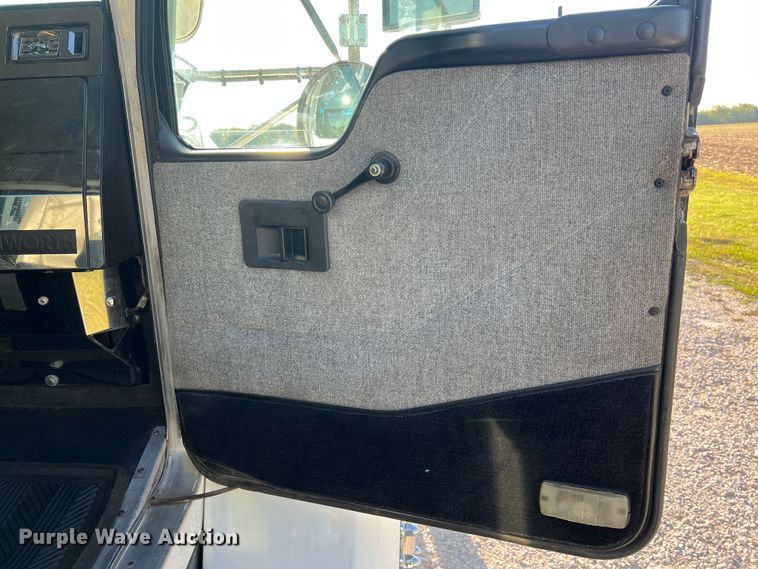 image for item KC9847 1995 Kenworth T300  utility / service truck