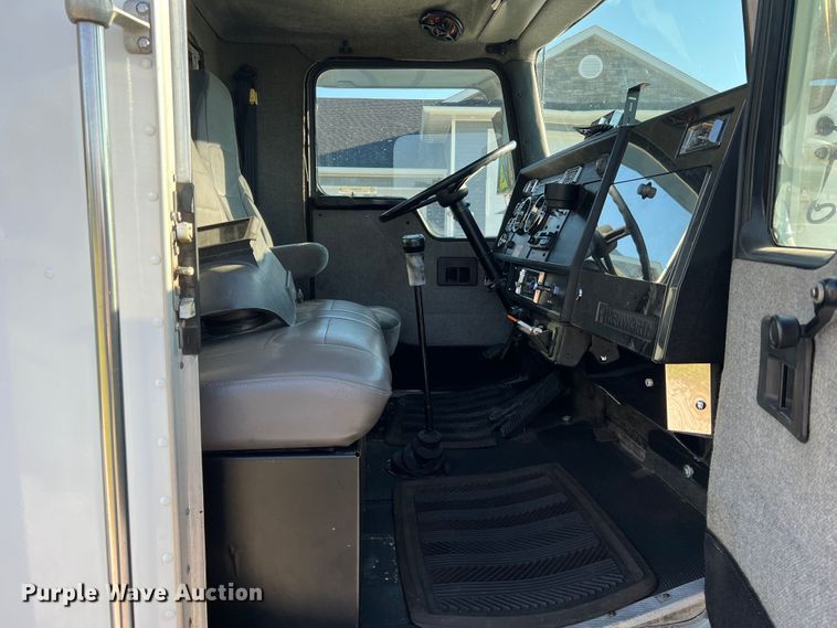 image for item KC9847 1995 Kenworth T300  utility / service truck