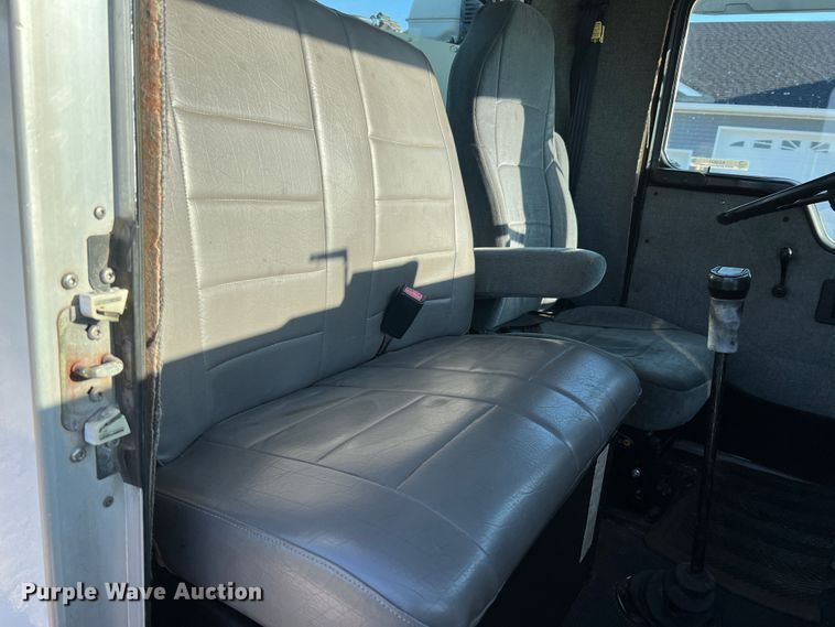 image for item KC9847 1995 Kenworth T300  utility / service truck