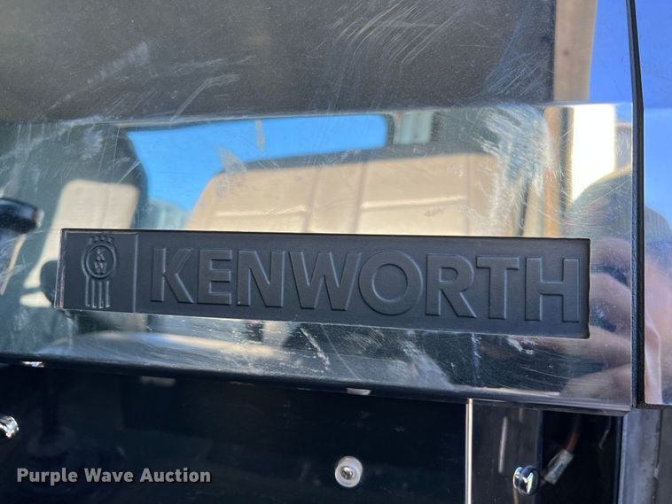 image for item KC9847 1995 Kenworth T300  utility / service truck