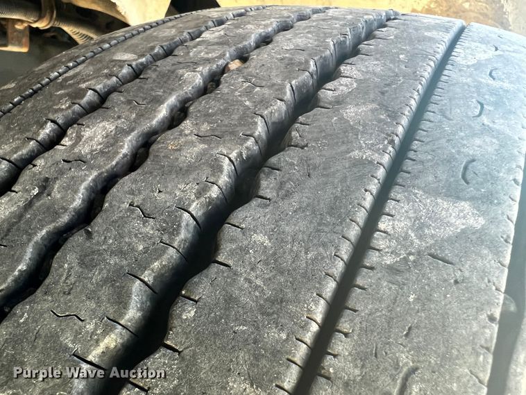 image for item KC9847 1995 Kenworth T300  utility / service truck