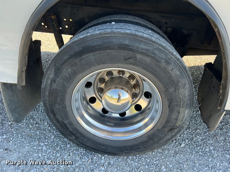 image for item KC9847 1995 Kenworth T300  utility / service truck