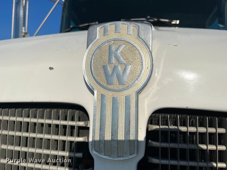 image for item KC9847 1995 Kenworth T300  utility / service truck
