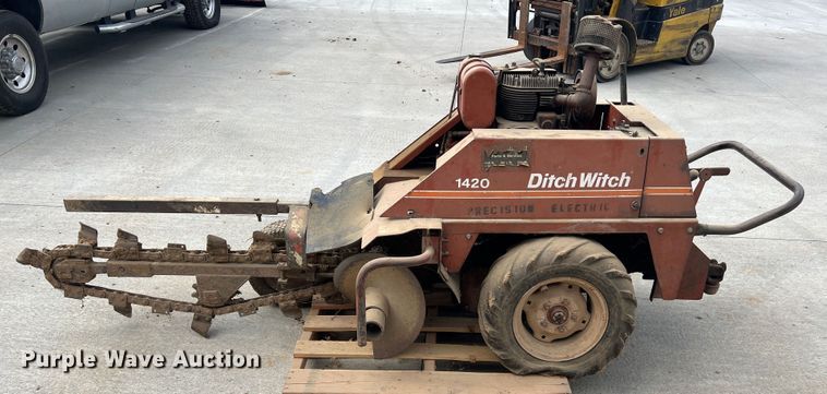 image for item KC9875 Ditch Witch 1420  trencher