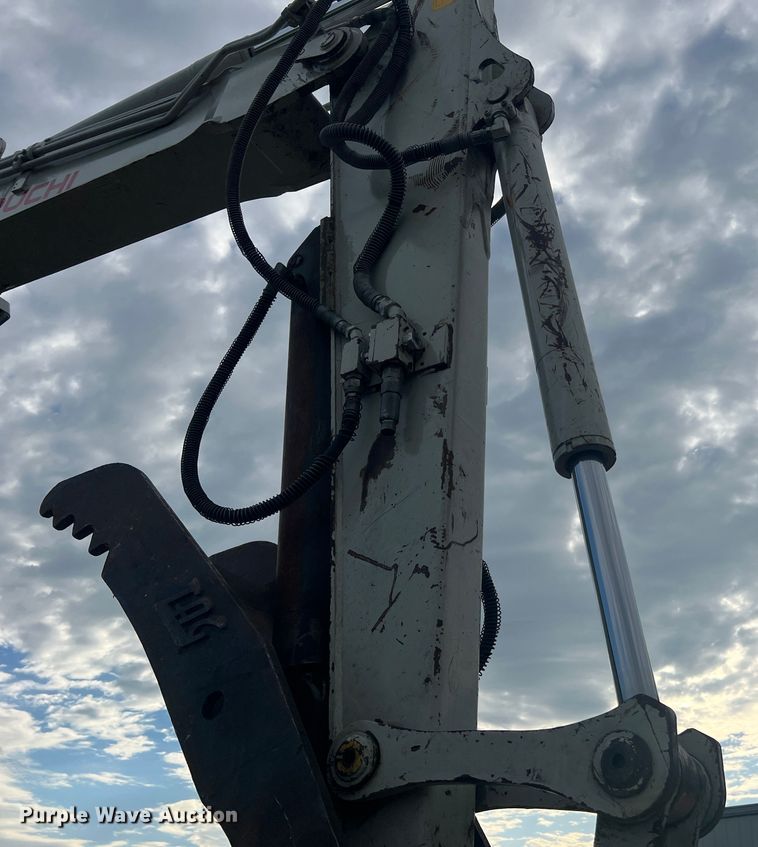 image for item KC9879 2008 Takeuchi TB180FR  excavator