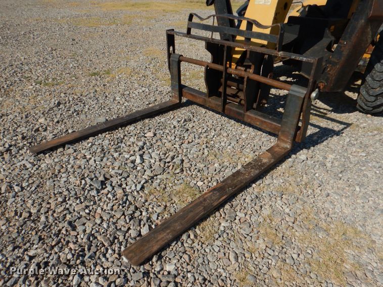 image for item KJ9859 2008 Caterpillar TL943  telehandler