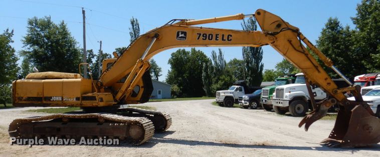 image for item KR9200 1997 John Deere 790ELC  excavator