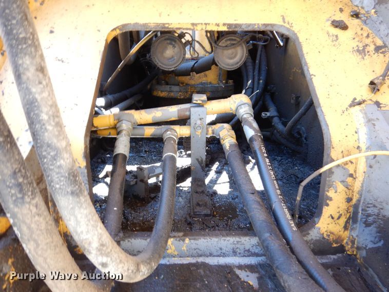 image for item KR9200 1997 John Deere 790ELC  excavator