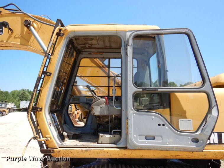 image for item KR9200 1997 John Deere 790ELC  excavator