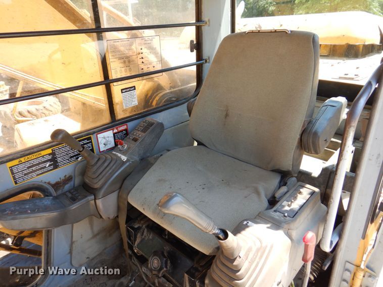 image for item KR9200 1997 John Deere 790ELC  excavator