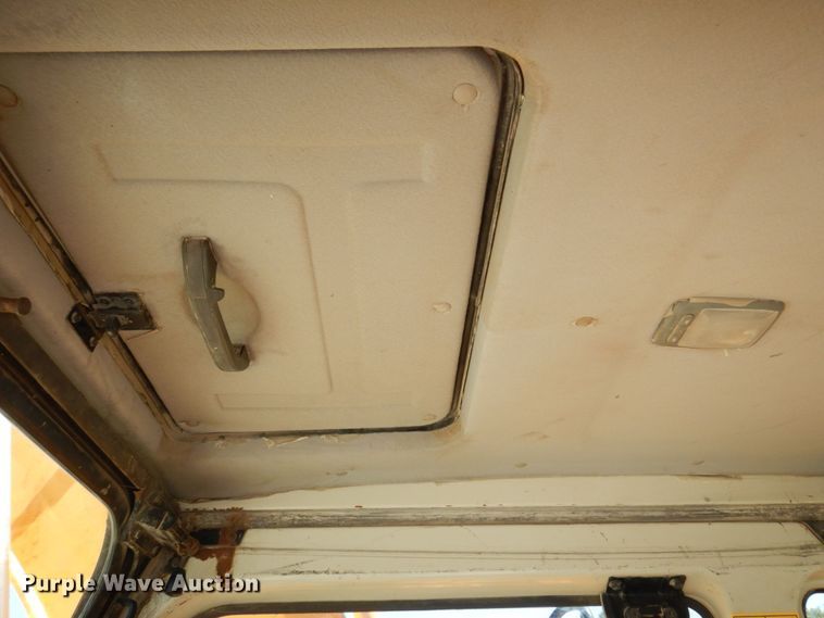 image for item KR9201 2005 Hyundai Robex 160LC-7  excavator