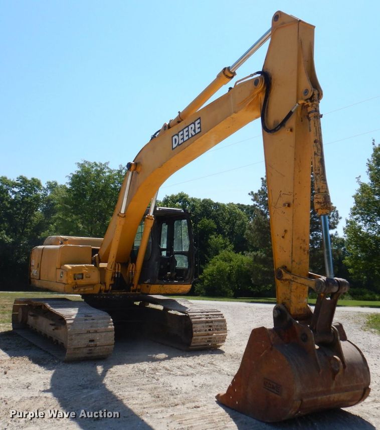 image for item KR9203 2004 John Deere 200C-LC  excavator
