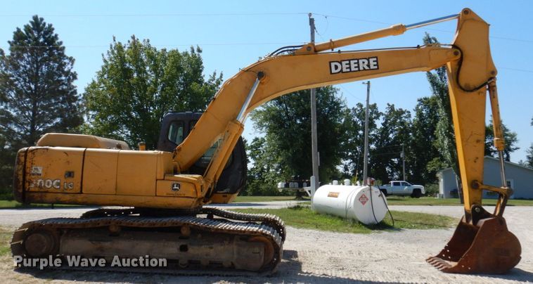 image for item KR9203 2004 John Deere 200C-LC  excavator