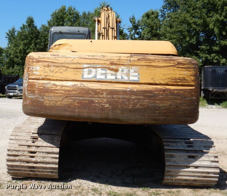 image for item KR9203 2004 John Deere 200C-LC  excavator