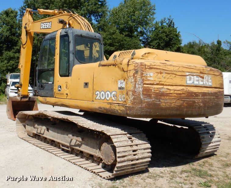 image for item KR9203 2004 John Deere 200C-LC  excavator