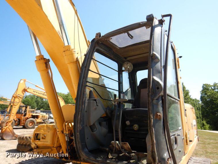 image for item KR9203 2004 John Deere 200C-LC  excavator
