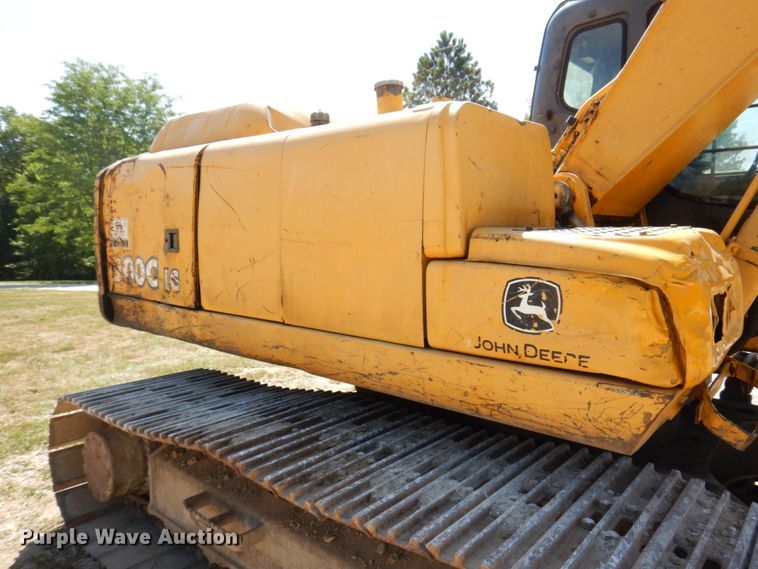 image for item KR9203 2004 John Deere 200C-LC  excavator