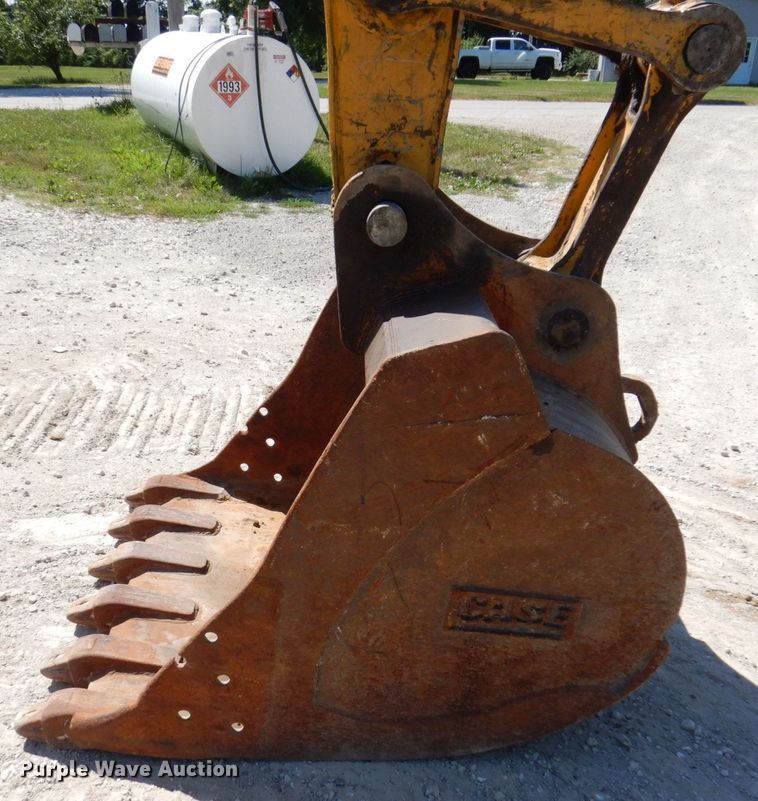 image for item KR9203 2004 John Deere 200C-LC  excavator
