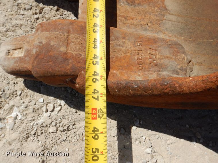 image for item KR9203 2004 John Deere 200C-LC  excavator