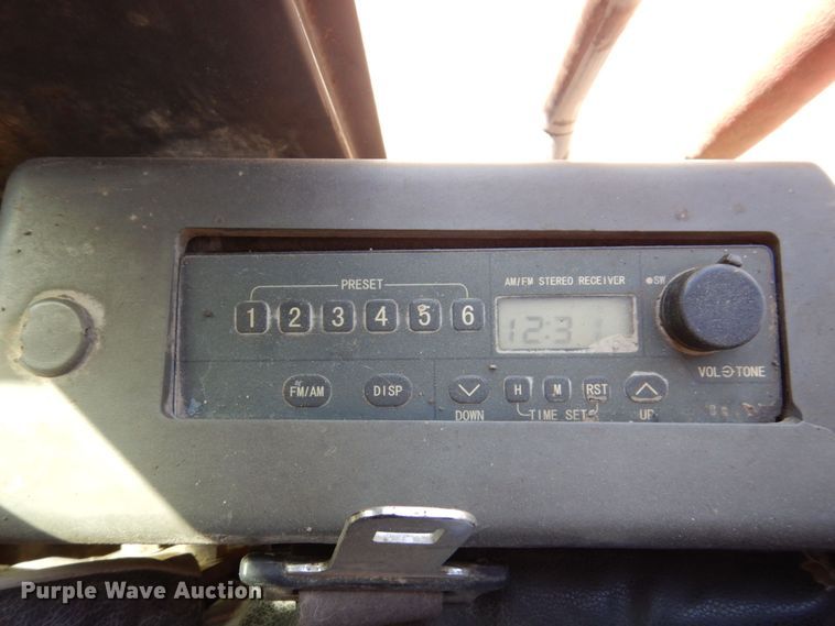 image for item KR9203 2004 John Deere 200C-LC  excavator