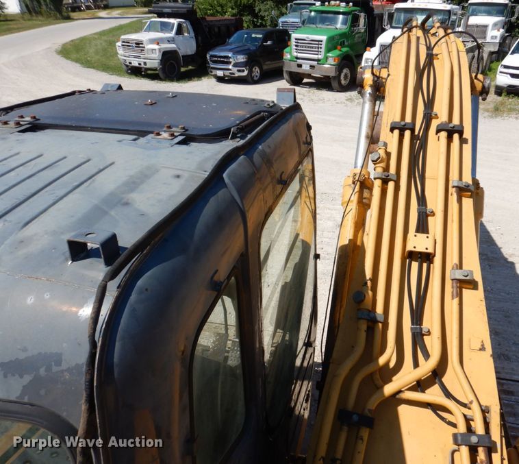 image for item KR9203 2004 John Deere 200C-LC  excavator