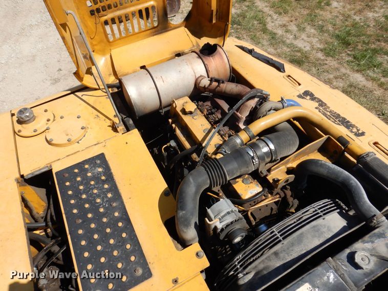 image for item KR9203 2004 John Deere 200C-LC  excavator