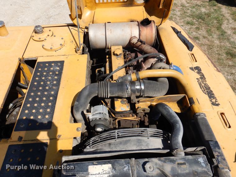 image for item KR9203 2004 John Deere 200C-LC  excavator