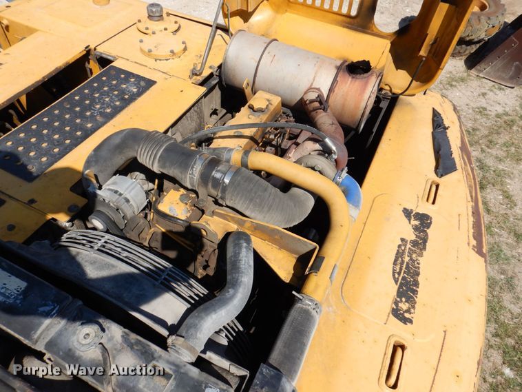 image for item KR9203 2004 John Deere 200C-LC  excavator