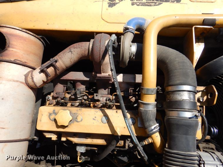 image for item KR9203 2004 John Deere 200C-LC  excavator