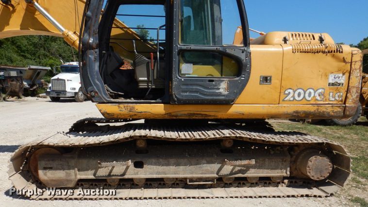 image for item KR9203 2004 John Deere 200C-LC  excavator