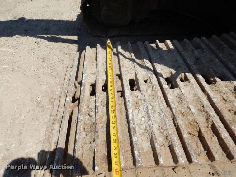 image for item KR9203 2004 John Deere 200C-LC  excavator