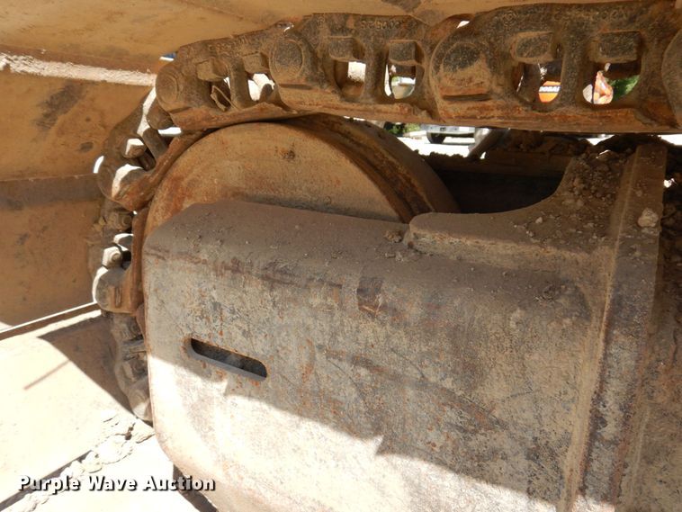 image for item KR9203 2004 John Deere 200C-LC  excavator