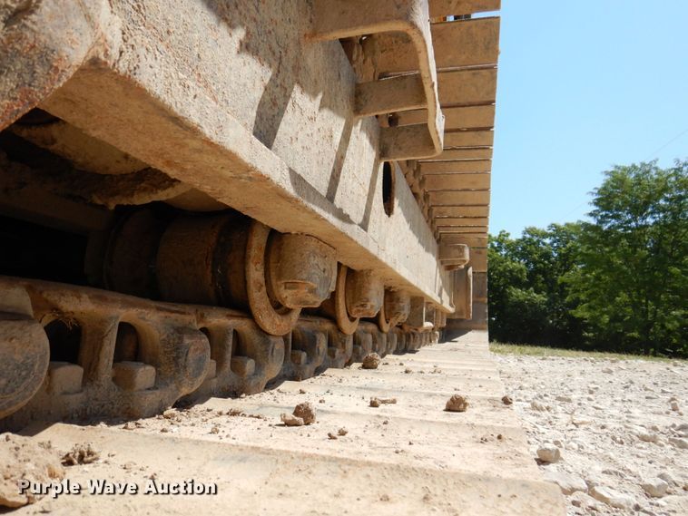 image for item KR9203 2004 John Deere 200C-LC  excavator