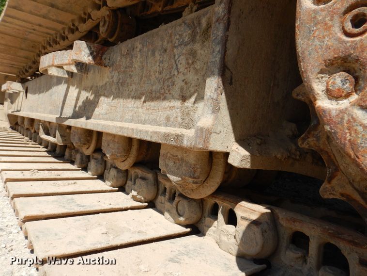 image for item KR9203 2004 John Deere 200C-LC  excavator