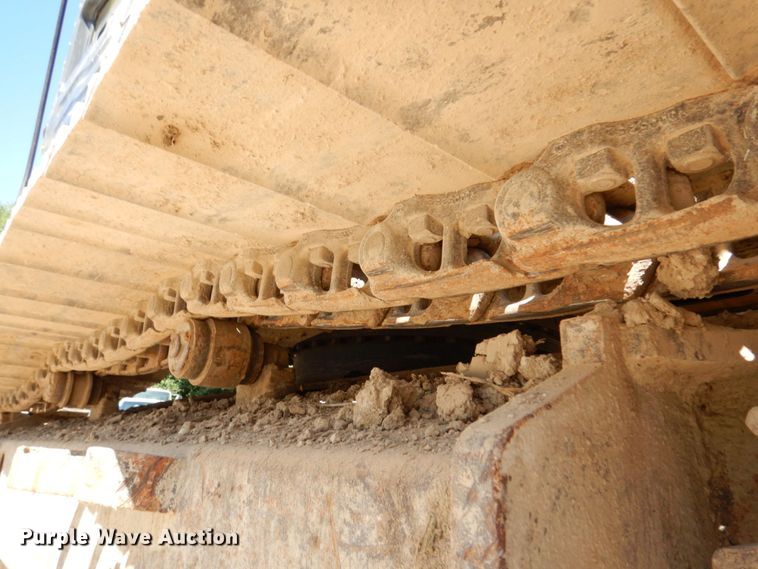 image for item KR9203 2004 John Deere 200C-LC  excavator