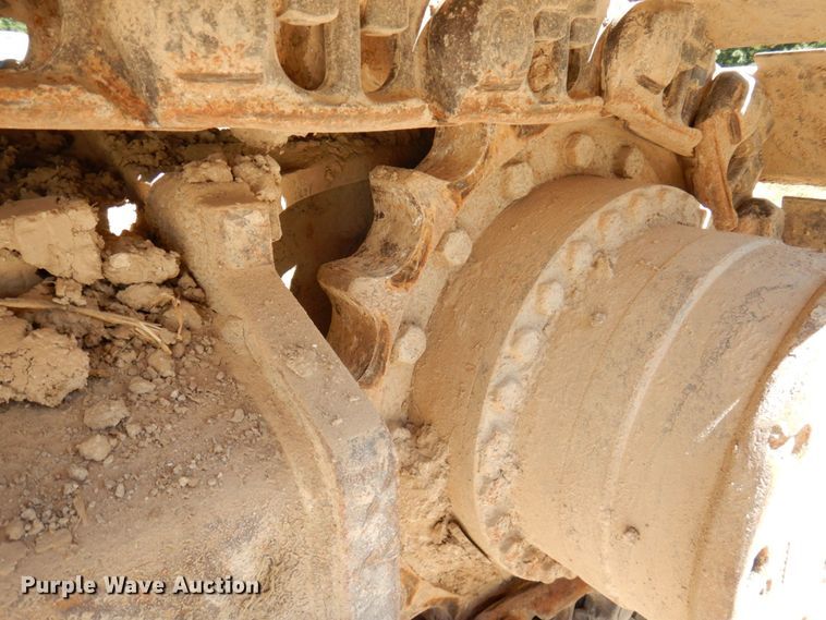 image for item KR9203 2004 John Deere 200C-LC  excavator